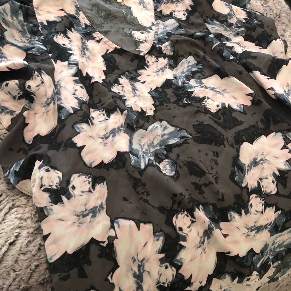 Flower blouse! - Picture 2 of 3